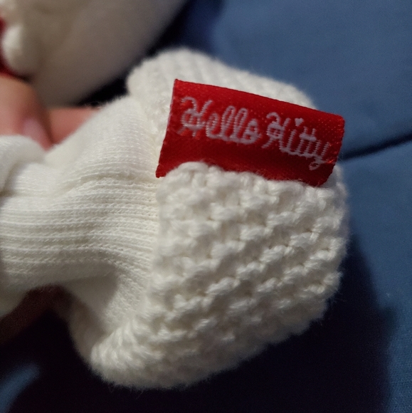 Hello Kitty Baby Shoe - Picture 2 of 3